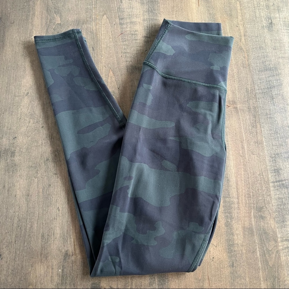 Alo Yoga camo leggings S